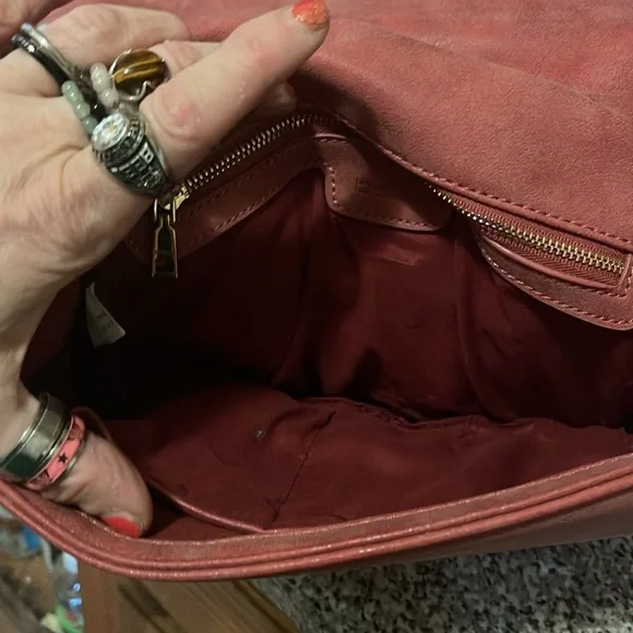 NWOT! BEBE LUCY MINI QUILTED W/ GOLD CHAIN CROSSBODY SLING BAG IN CRANBERRY! - Picture 8 of 13